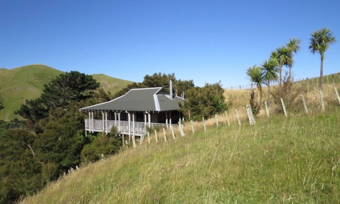 Solway House | Beautiful cottage with mountain views,- unique , private, treetop seclusion.