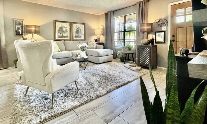 Georgetown Cottage | Beautiful cottage within walking distance to G’town Square and San Gabriel Park!