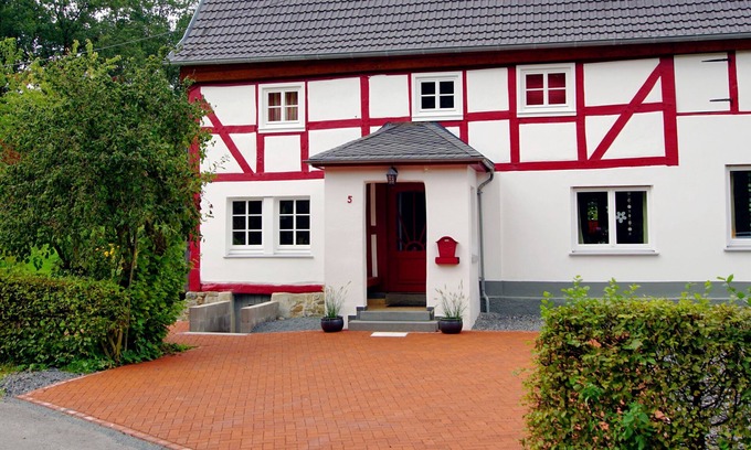 Sundern House | Beautiful country house with large garden, directly on the hiking trail, ideal for families