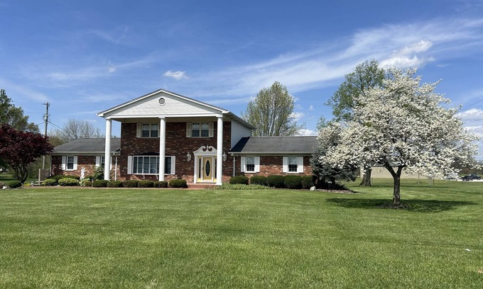 Florence House | Beautiful country retreat in the heart of NKY! Minutes from downtown Cincinnati.