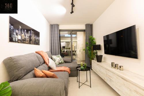 Il-Balluta Apartment | Beautiful, cozy APTs just off the Promenade & WIFI by 360 Estates