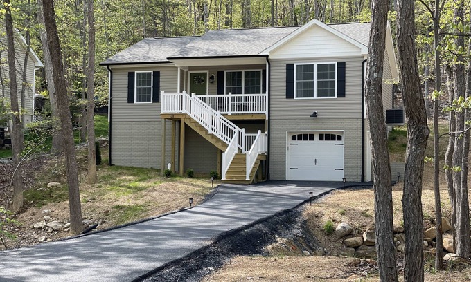 Massanutten House | Beautiful family home about 3 minutes from most resort activities (pet friendly)