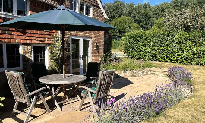 Haslemere House | Beautiful Grade II listed home with pool and tennis court in South Downs