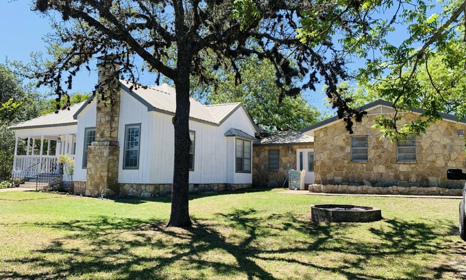 Blanco House | Beautiful historic 1911 farm-style house located within the Blanco State Park