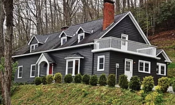 Vilas House | Beautiful Historic Farmhouse Style Cottage min. to Downtown Boone, Watauga River