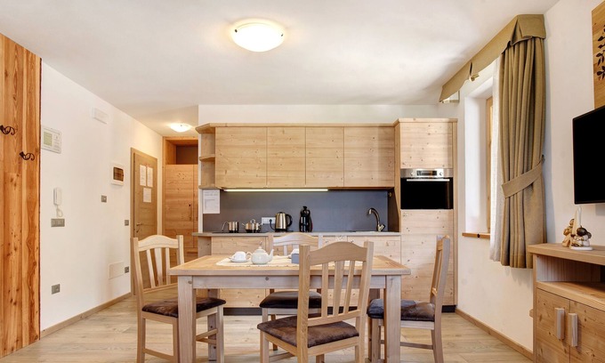 Almazzago Apartment | Beautiful Holiday Apartment “Appartamento Enrico” with Mountain View, Shared Garden