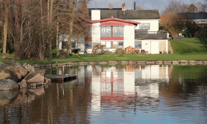 Ivetofta Apartment | Beautiful holiday apartment right on the lake with boat, canoe, internet and jacuzzi