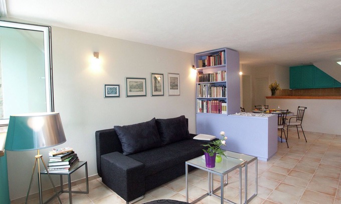 Pucisca House | Beautiful holiday home on the island Brac, with the sea and a small beach in front of the door!