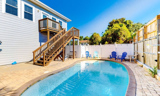 Laguna Beach Estates House | Beautiful home with 2 kitchens, private pool, & balcony - snowbird-friendly