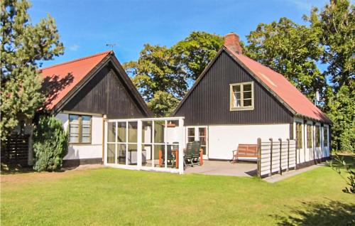 Pedersker House | Beautiful Home In Aakirkeby With Wifi