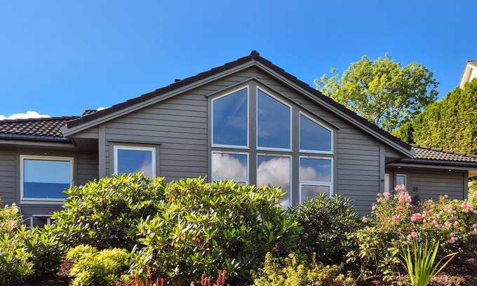 Loddefjord House | Beautiful home in Bjørøyhamn with house sea view