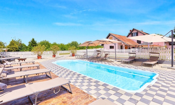 Durdevac House | Beautiful home in Budrovac with Wi-Fi