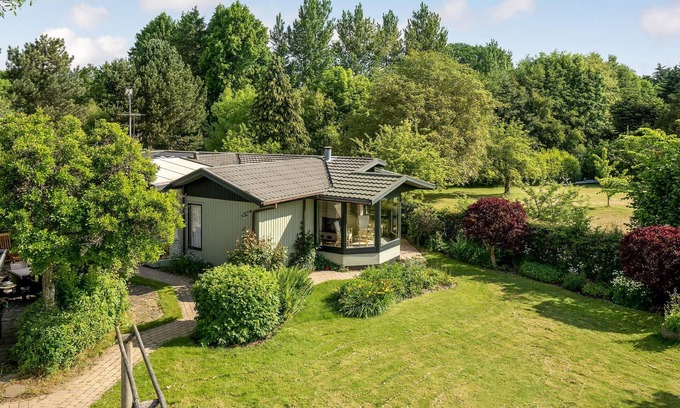 Faxe House | Beautiful home in Faxe with kitchen