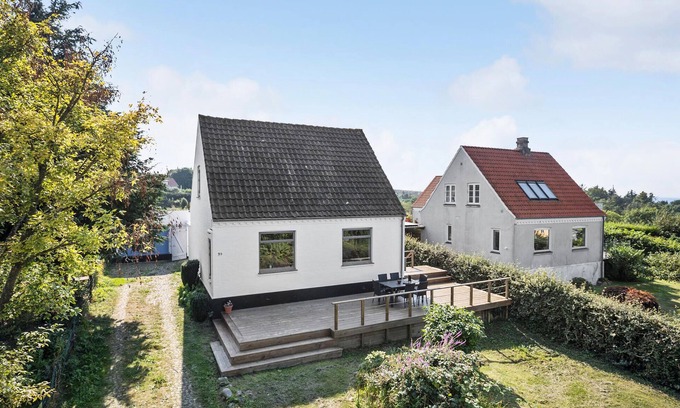 Vang House | Beautiful home in Hasle with WiFi