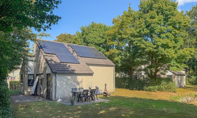 Hoeven House | Beautiful home in Hoeven with WiFi