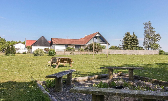 Hasle House | Beautiful home in Klemensker with WiFi