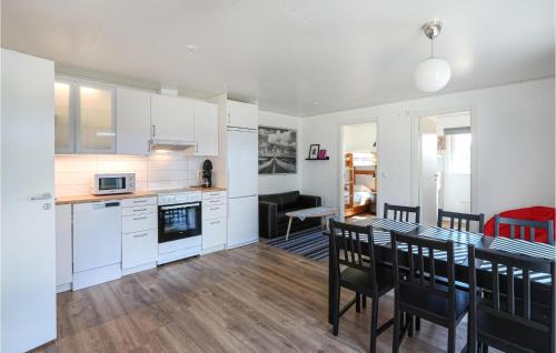 Hagaby House | Beautiful Home In Löttorp With Wifi
