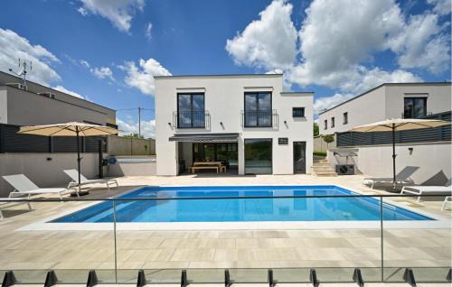 Veliko Trojstvo House | Beautiful Home In Maglenca With Sauna