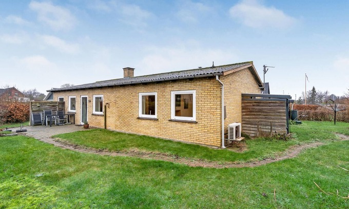 Nakskov House | Beautiful home in Nakskov with kitchen