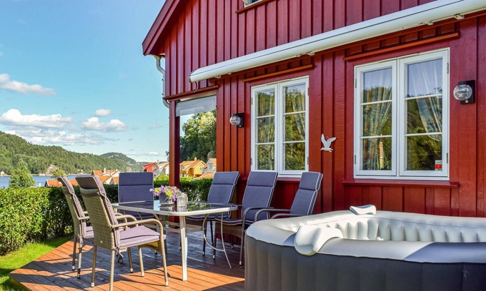 Songe House | Beautiful home in Risør with kitchen