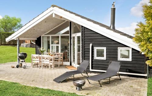 Bisserup House | Beautiful Home In Rude With Kitchen