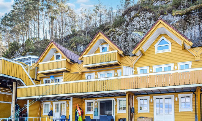 Torangsvag House | Beautiful home in Storebø with WiFi