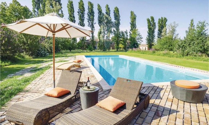 Taglio di Po House | Beautiful Home In Taglio Di Po Ro