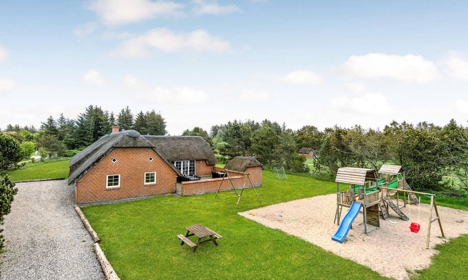 Husby House | Beautiful home in Ulfborg with WiFi