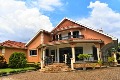 Kampala Villa | Beautiful home opposite Speke Resort Munyonyo near Lake Victoria