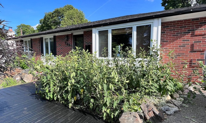 Selwyn House | BEAUTIFUL HOME WITH POOL NEAR TRENT UNIVERSITY