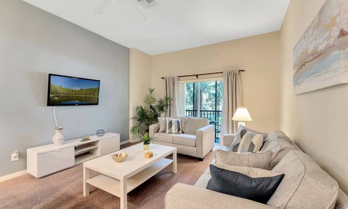 Bahama Bay Condo | Beautiful home with resort pool and space for the whole family