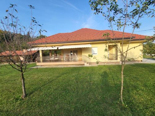 Karlovac Villa | Beautiful home "Yellow Secret" with 2 bedrooms, big terrace and backyard