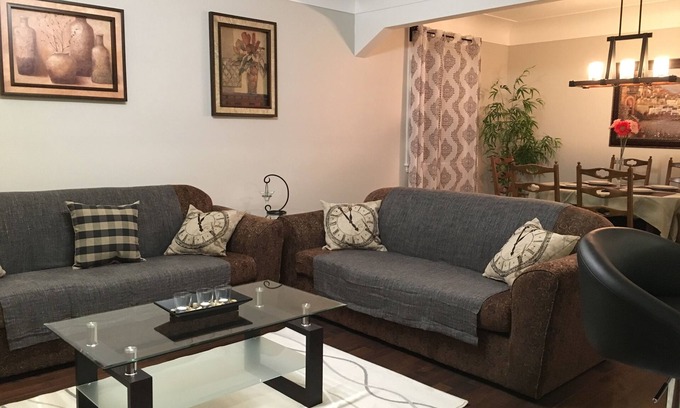 St. Clair Apartment | Beautiful house in a heart of Hamilton