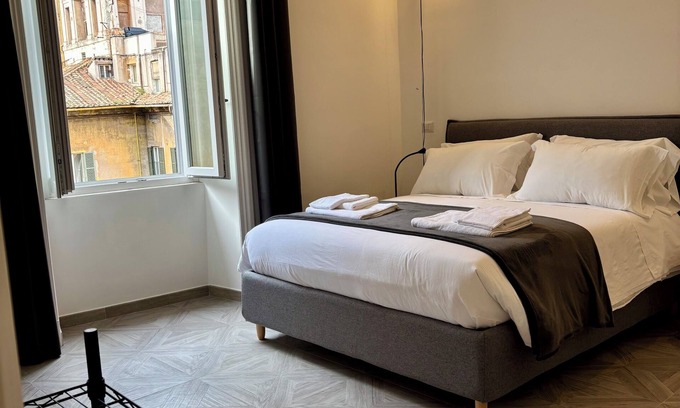 Rome City Centre Apartment | Beautiful house in the heart of Rome 20 meters from Piazza Venezia and Trevi Fountain