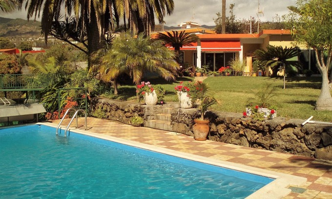 Tajuya House | Beautiful house on the sunny side of the island, trop. Park u. Pool