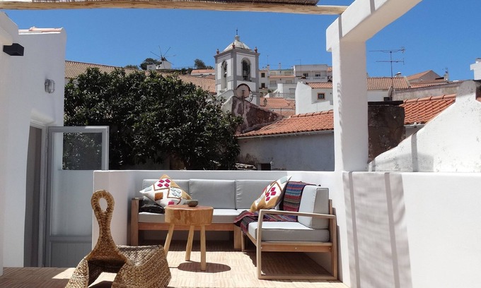 Baiona House | Beautiful house with roof terrace in old town of Odeceixe