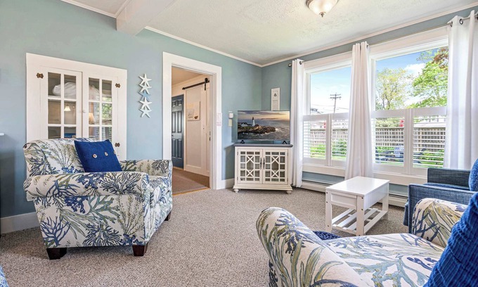 Ogunquit Apartment | Beautiful inn, Lighthouse Landing. #2 Sea Cliffs
