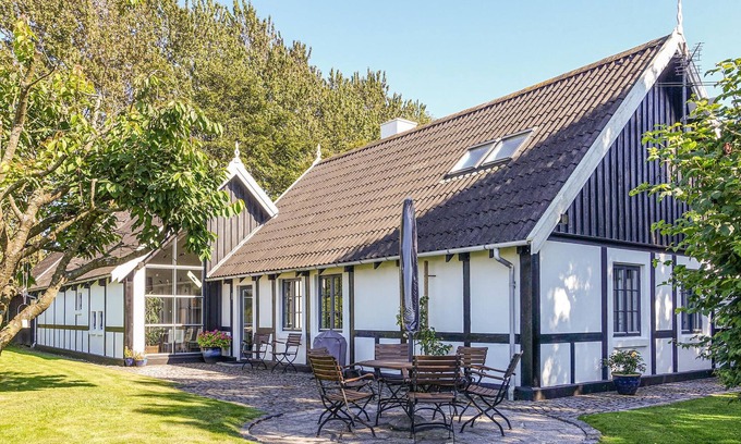 Østermarie House | Beautiful, inviting cottage in picturesque surroundings just outside the village of Østermarie.
