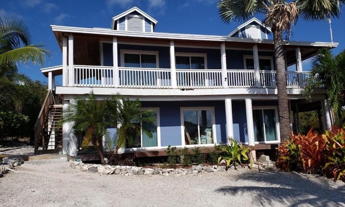 Jimmy Hill House | Beautiful Island Villa - Beach Access on Private 2 Acres