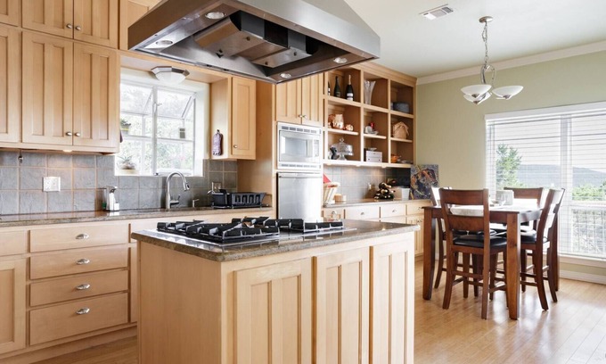 Comanche Trail House | Beautiful Lake Views, Quiet Oasis Lake Travis, Peace Relaxation, entire home!