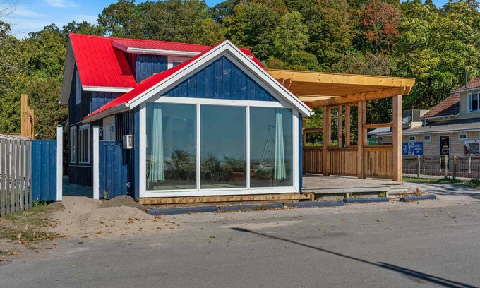 Turkey Point Cabin | Beautiful lakeside beach front cottage