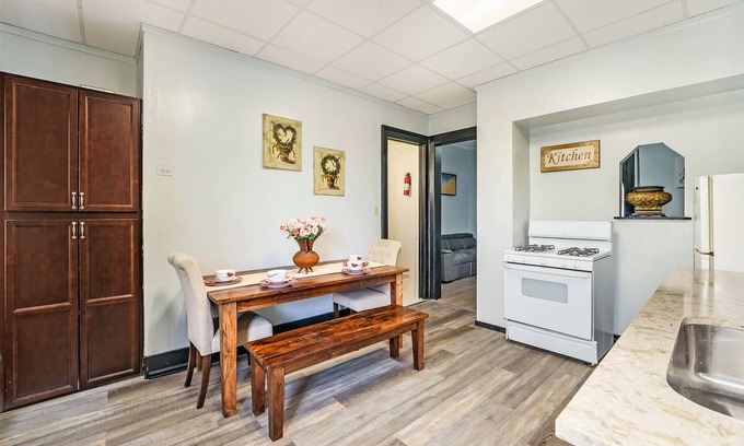 Uptown Apartment | Beautiful Large 1 bed 1 bath in Capitol Hill denver