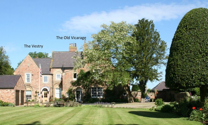 Ripley House | Beautiful location, lots of outside and inside space, stunning views and Pub