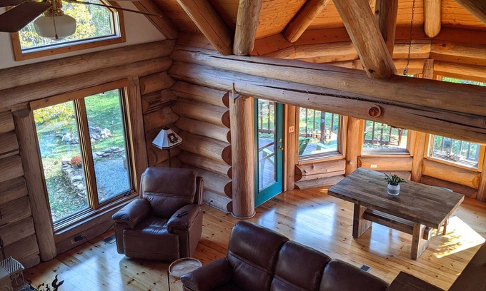 Delaware Cabin | Beautiful log home on the Olentangy River