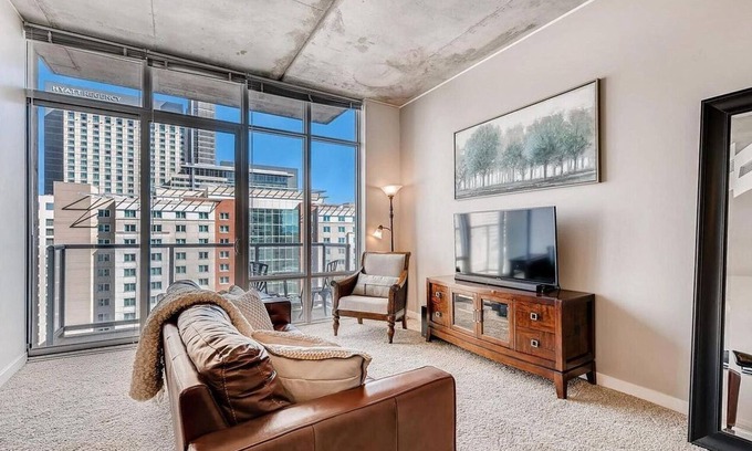 Downtown Denver Condo | ✨ Beautiful luxurious condo with astonishing views in the heart of Denver!✨