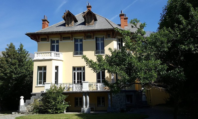 Barcelonnette Villa | beautiful mexican villa lots of charm