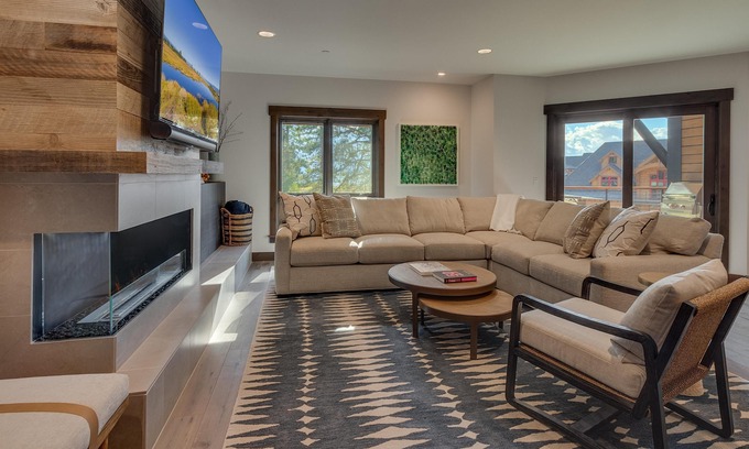 Stateline Condo | Beautiful Modern 1877 sqft. 2 bed, 3 bath plus additional flex room.