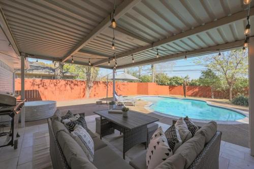 Plano House | Beautiful Modern Home Pool for Groups and Families