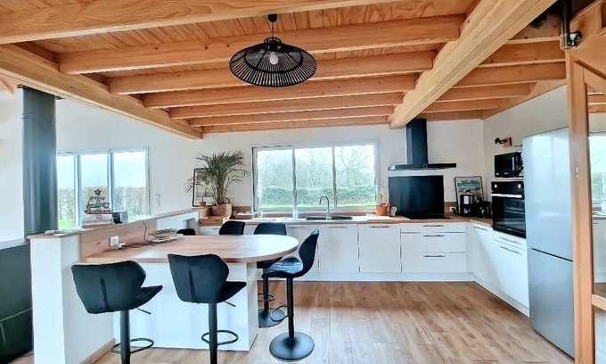 Arrest House | Beautiful nature gite, chalet atmosphere, with large garden, Arrest, Baie de Somme,