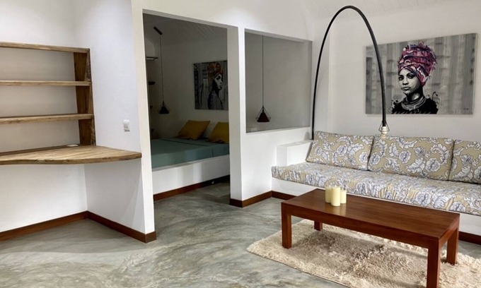 Ambondrona Apartment | Beautiful new apartment 80 metres from the sea